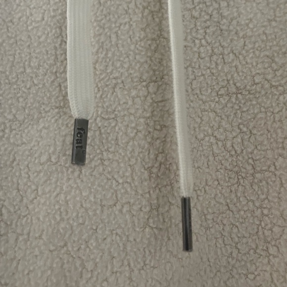 Feat BlanketBlend Cropped Hoodie Oatmilk - Picture 9 of 9